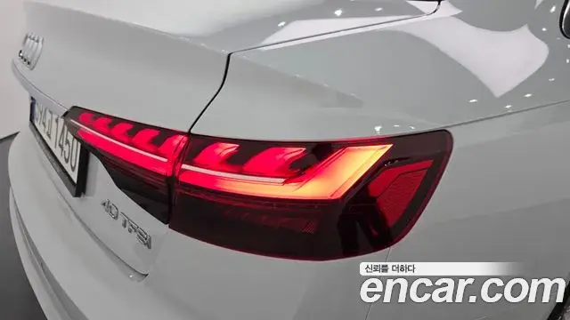 Audi A4 2022 — ფოტო 14/31
