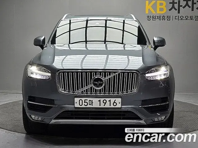 Volvo XC90 2019 — Photo 10/20