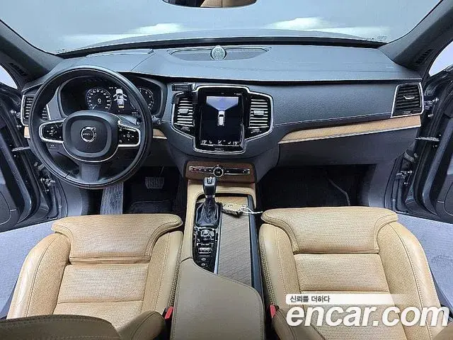 Volvo XC90 2019 — Photo 2/20