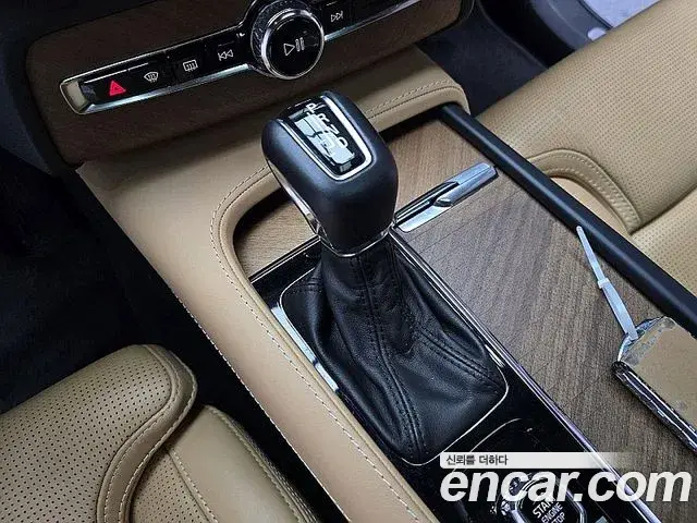 Volvo XC90 2019 — Photo 18/20