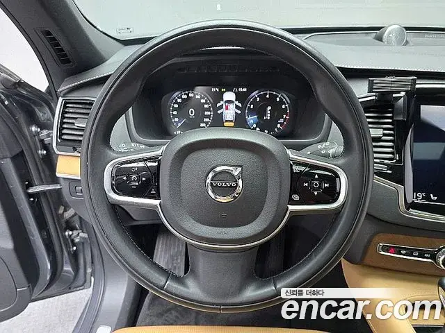 Volvo XC90 2019 — Photo 8/20