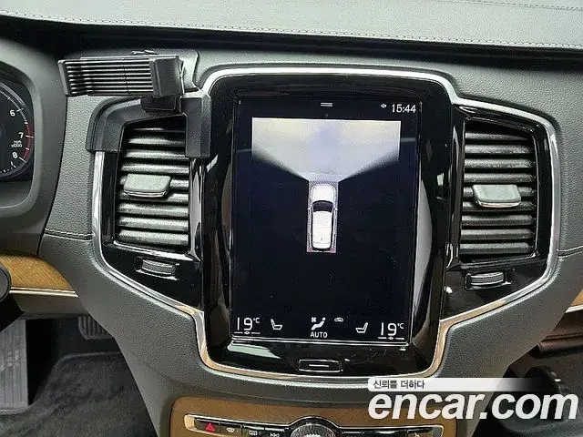 Volvo XC90 2019 — Photo 20/20