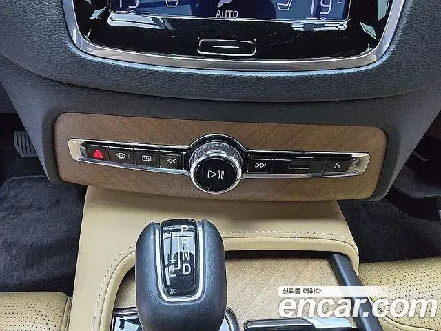 Volvo XC90 2019 — Photo 15/20