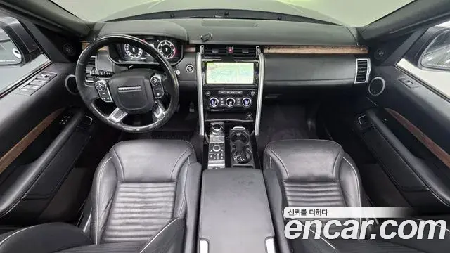 Land Rover Discovery 5 2018 — Photo 19/20