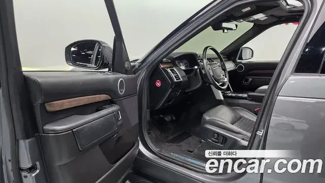 Land Rover Discovery 5 2018 — Photo 11/20