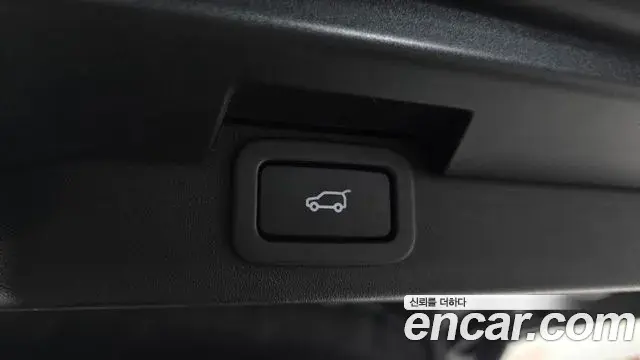 Land Rover Discovery 5 2018 — Photo 8/20
