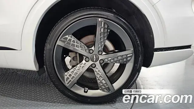 Genesis GV70 2021 — ფოტო 24/41