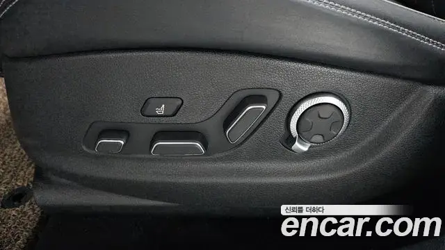 Genesis GV70 2021 — ფოტო 35/41