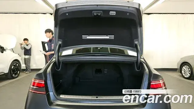 Genesis G90 2023 — ფოტო 28/41
