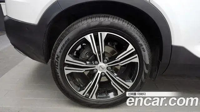 Volvo XC40 2020 — Фото 4/20
