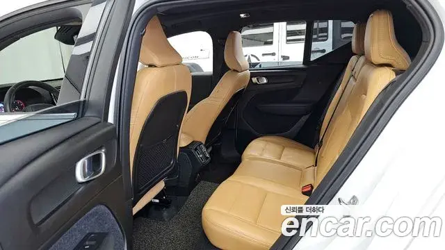 Volvo XC40 2020 — Şəkil 5/37