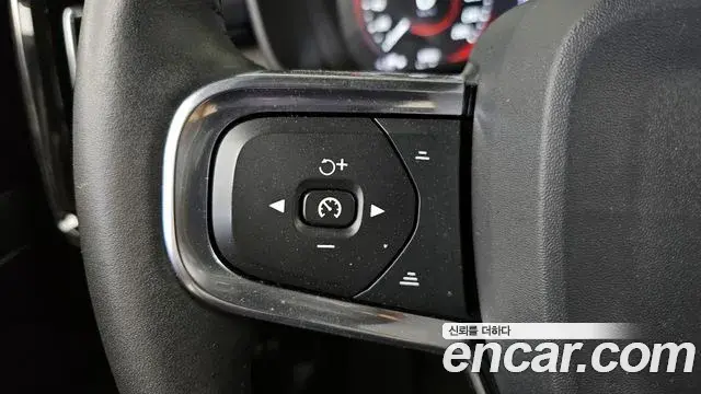Volvo XC40 2020 — Şəkil 26/37