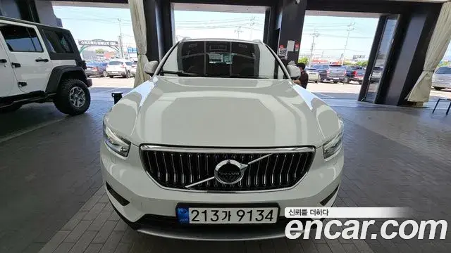 Volvo XC40 2020 — Şəkil 13/37