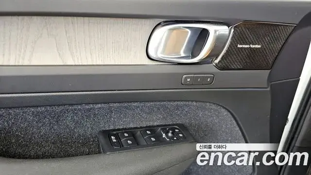 Volvo XC40 2020 — Şəkil 29/37