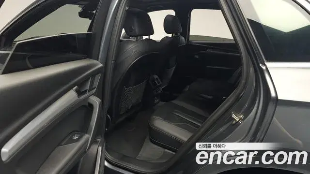 Audi Q5 2020 — ფოტო 31/35
