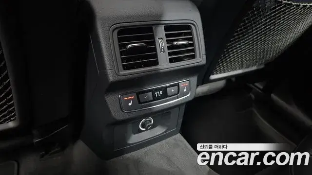 Audi Q5 2020 — ფოტო 30/35