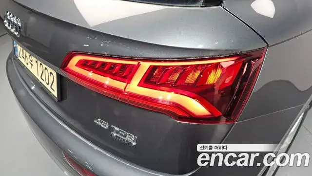 Audi Q5 2020 — ფოტო 5/35