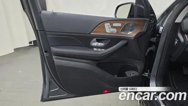 Mercedes-Benz GLE-Class 2021 — ფოტო 24/35
