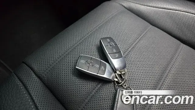 Mercedes-Benz GLE-Class 2021 — ფოტო 32/35