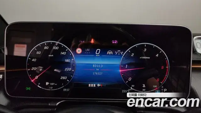 Mercedes-Benz S-Class 2021 — Photo 24/34