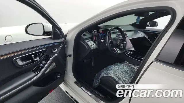 Mercedes-Benz S-Class 2021 — Photo 11/34