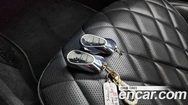 Mercedes-Benz S-Class 2021 — Photo 18/34