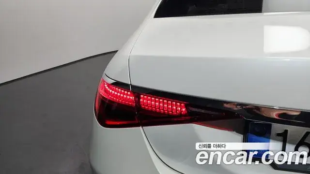 Mercedes-Benz S-Class 2021 — Photo 1/34