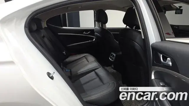 Genesis G70 2023 — ფოტო 32/33