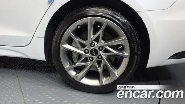 Genesis G70 2023 — ფოტო 22/33