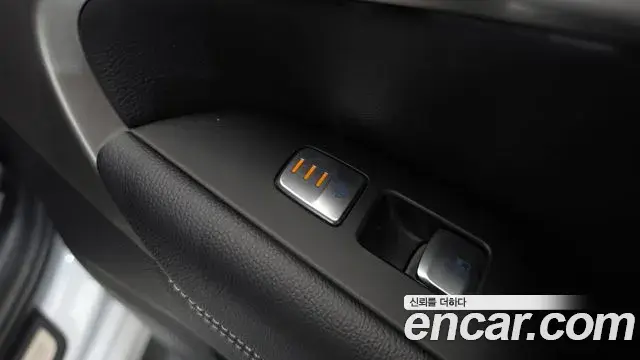 Genesis G70 2023 — ფოტო 11/33