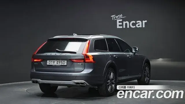 Volvo V90 Cross Country 2018 — Фото 2/20