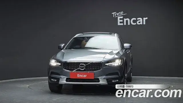 Volvo V90 Cross Country 2018 — Фото 3/20