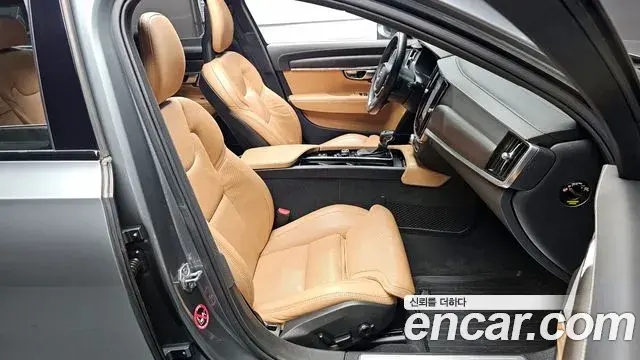 Volvo V90 Cross Country 2018 — Фото 10/20