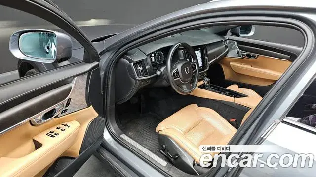 Volvo V90 Cross Country 2018 — Фото 11/20