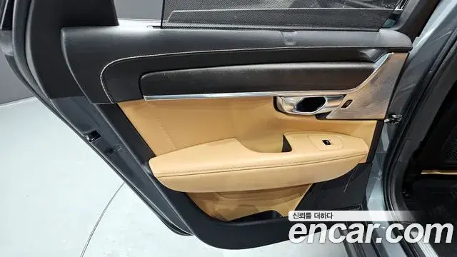 Volvo V90 Cross Country 2018 — Photo 24/30