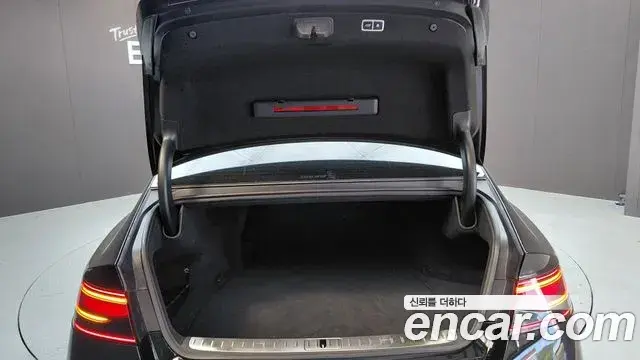 Genesis G90 2023 — Photo 22/35