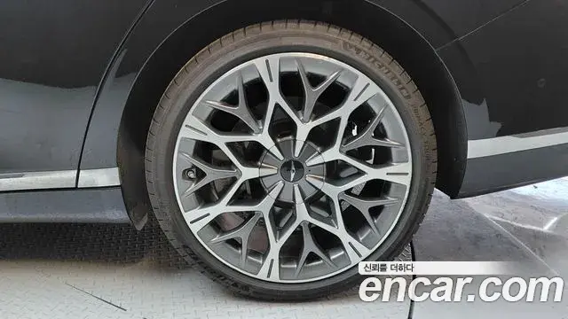 Genesis G90 2023 — Photo 35/35