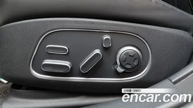Genesis G90 2023 — Photo 33/35