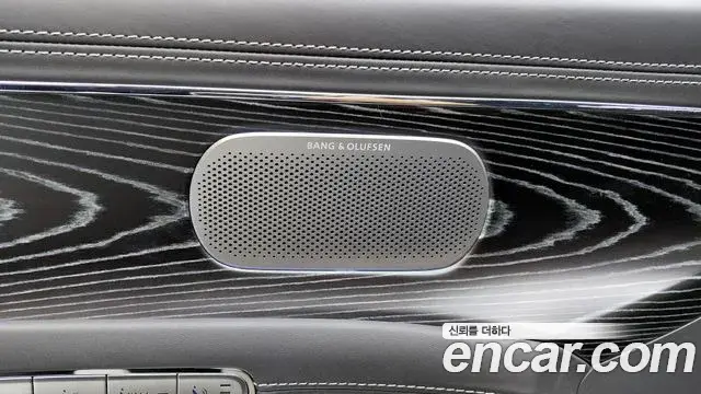 Genesis G90 2023 — Photo 16/35