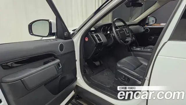 Land Rover Discovery 5 2020 — Şəkil 8/20
