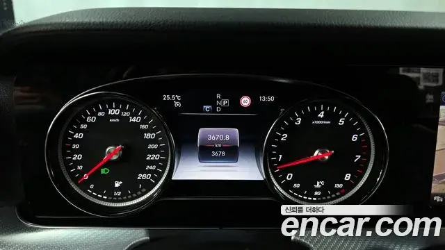 Mercedes-Benz E-Class 2020 — Фото 8/20