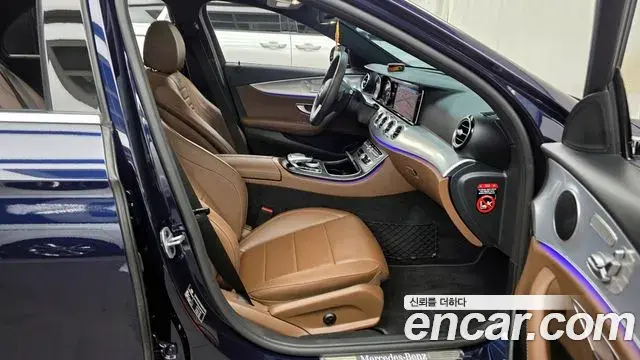 Mercedes-Benz E-Class 2020 — Фото 11/20