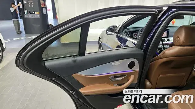 Mercedes-Benz E-Class 2020 — ფოტო 29/32