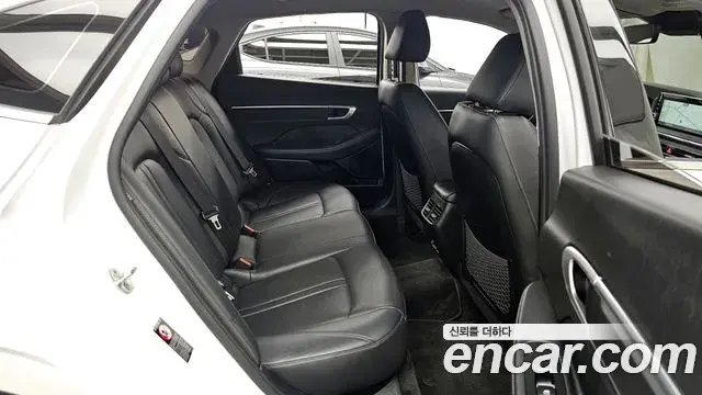 Hyundai Sonata Hybrid 2022 — ფოტო 23/32
