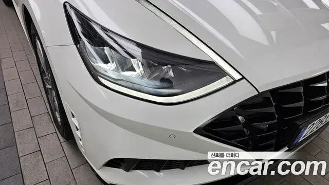 Hyundai Sonata Hybrid 2022 — ფოტო 28/32