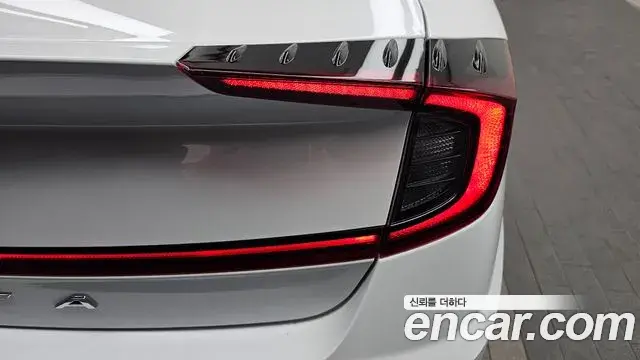 Hyundai Sonata Hybrid 2022 — ფოტო 18/32