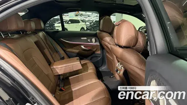 Mercedes-Benz E-Class 2023 — Фото 7/20