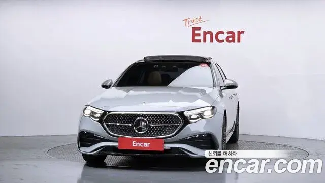 Mercedes-Benz E-Class 2024 — Photo 3/20