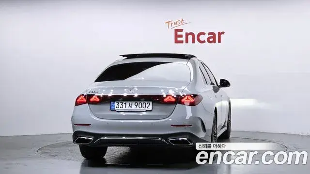 Mercedes-Benz E-Class 2024 — Photo 5/20
