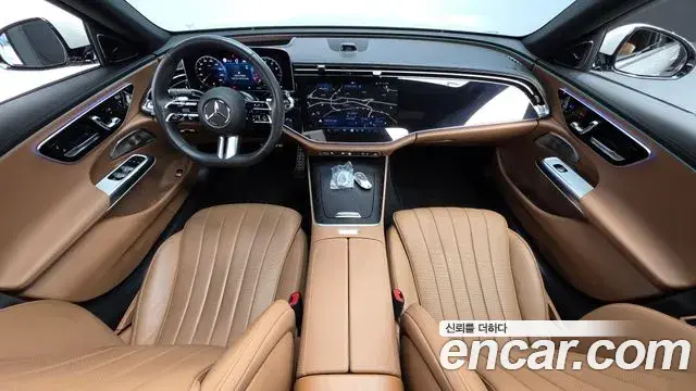 Mercedes-Benz E-Class 2024 — Photo 18/20